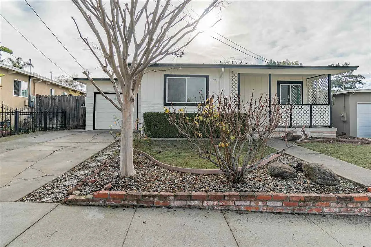 2816 Hilltop Rd photo 1