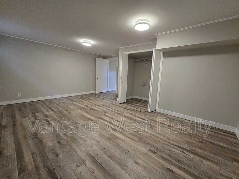1291B Kelglen Cres — Photo 6