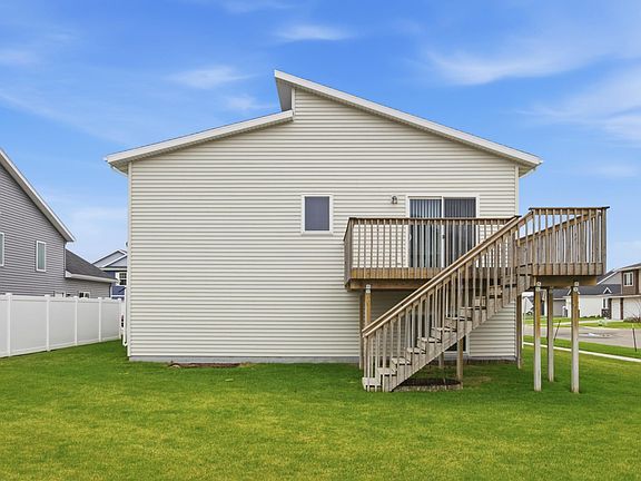 4th image of 701 Albert Dr W