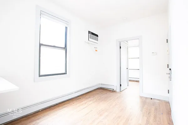 Rented by MNS | media 4