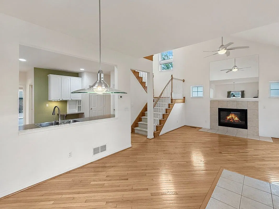 3 bed, 2.5 bath, 1709 sqft, $2,600 — Photo 4