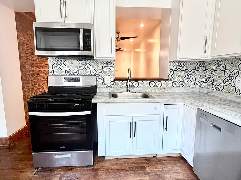 1819 N Port St — Photo 10