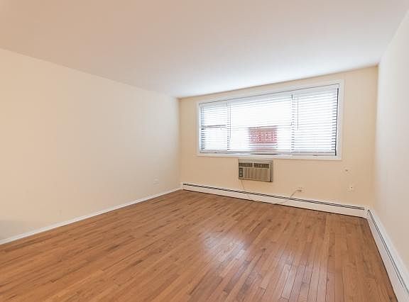 3rd image of 603 W Stratford Pl APT 2C