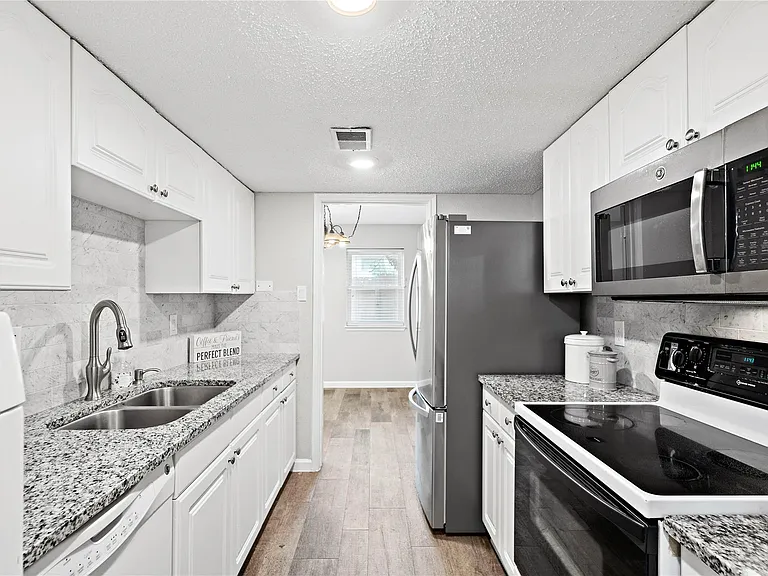14256 Misty Meadow Ln — Photo 10