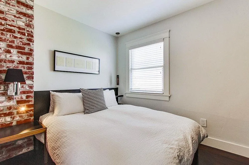 3323 Grim Avenue — Photo 4