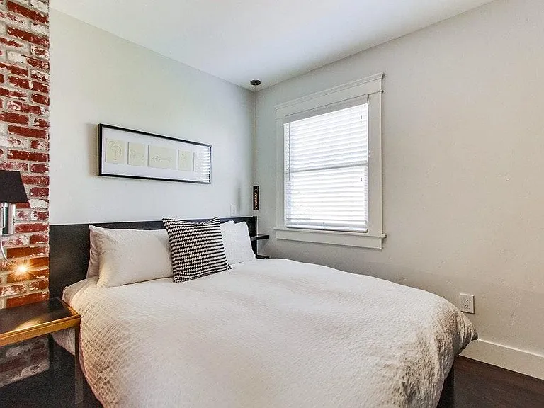 3323 Grim Ave — Photo 4