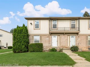 35215 Taffy Dr, Sterling Heights, MI