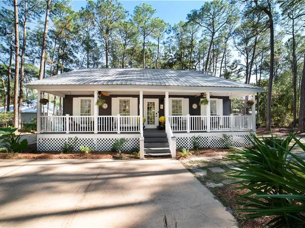 901 La Mothe Pl, Dauphin Island, AL 36528