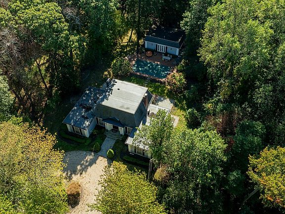 2nd image of 704 Short Beach Road