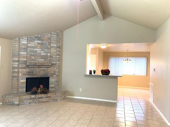 3rd image of 213 Willoughby Dr