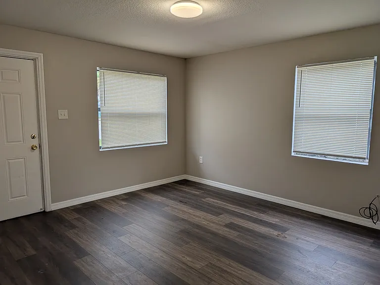 1028 W South St — Photo 6