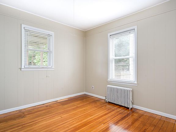 5th image of 221 Ivy St