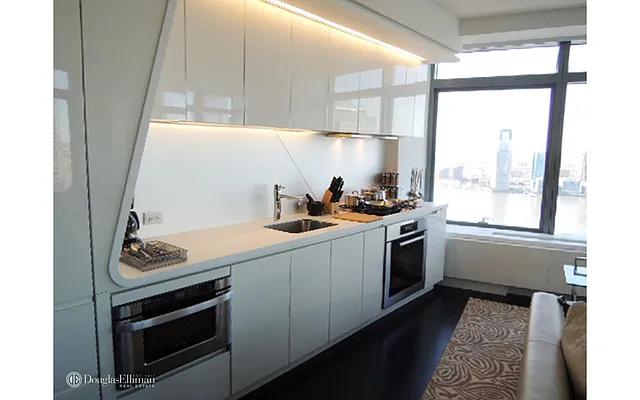 Rented by Douglas Elliman | media 23