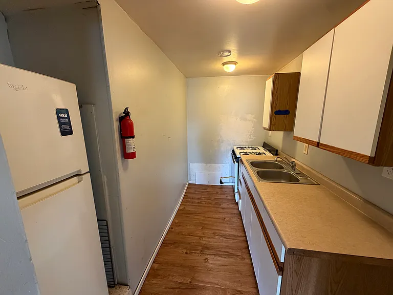 217 W 8th St #4 — Photo 3