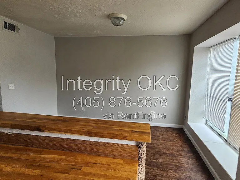1315 Eastgate Dr — Photo 10