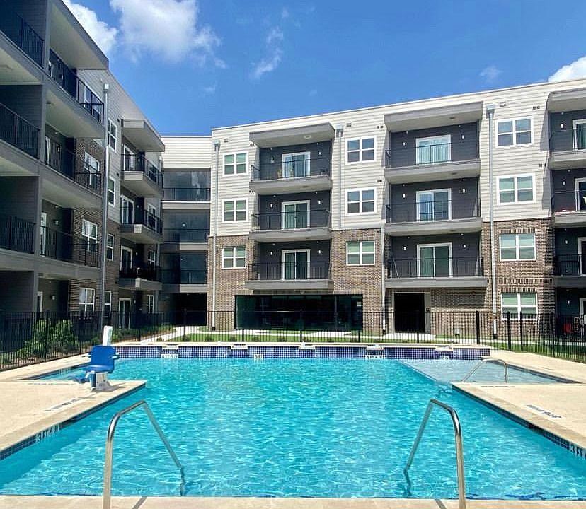 1st image of 14631 Richmond Ave #1