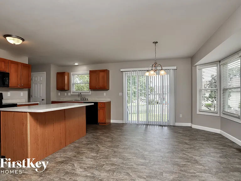 128 Homefield Lake Ct — Photo 4