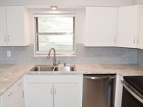 5th image of 525 Canberra Dr #13