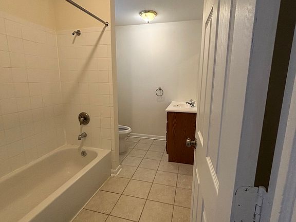 3rd image of 346 S Main St APT 1