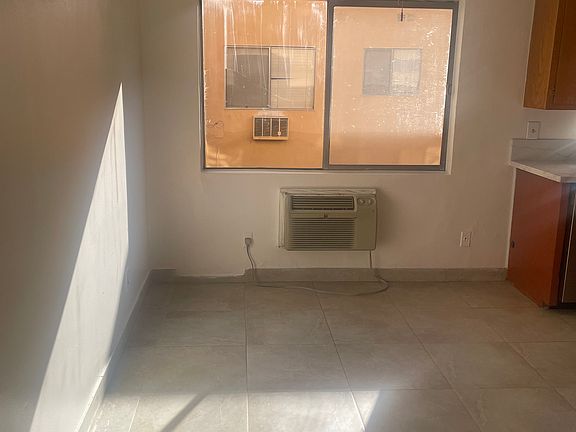 4th image of 6320 Whitsett Ave #3