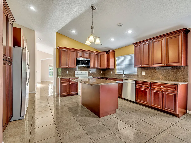 3136 Crystal Creek Blvd — Photo 18