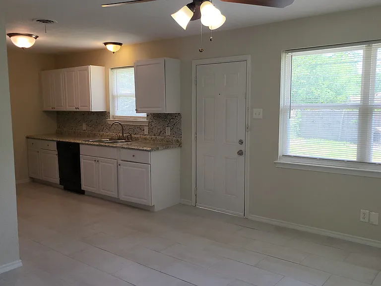368 S Nachita Dr — Photo 2