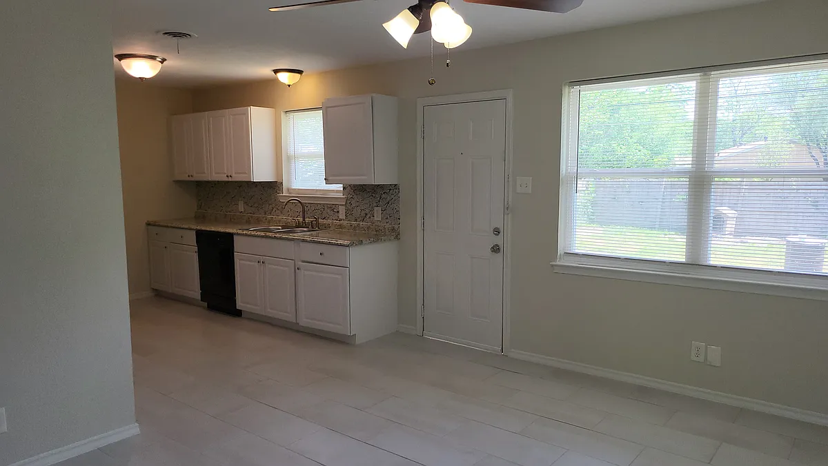 Building Photo - 368 S Nachita Dr