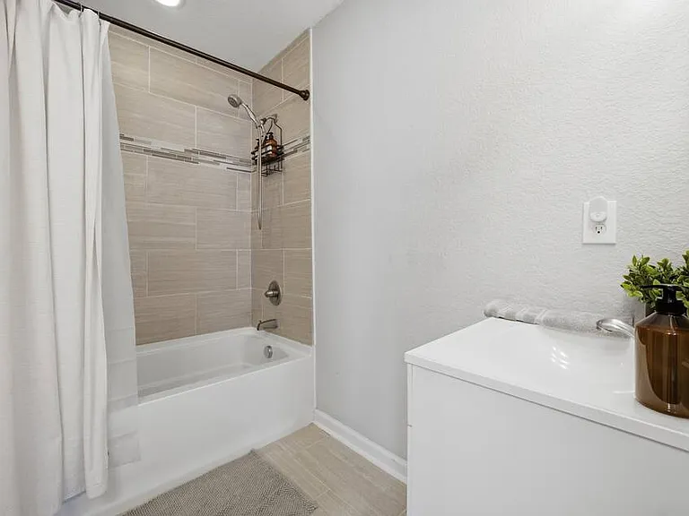 Primary en-suite bathroom with 2 vanity sinks.