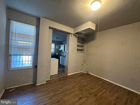 4th image of 1610 Wilkens Ave