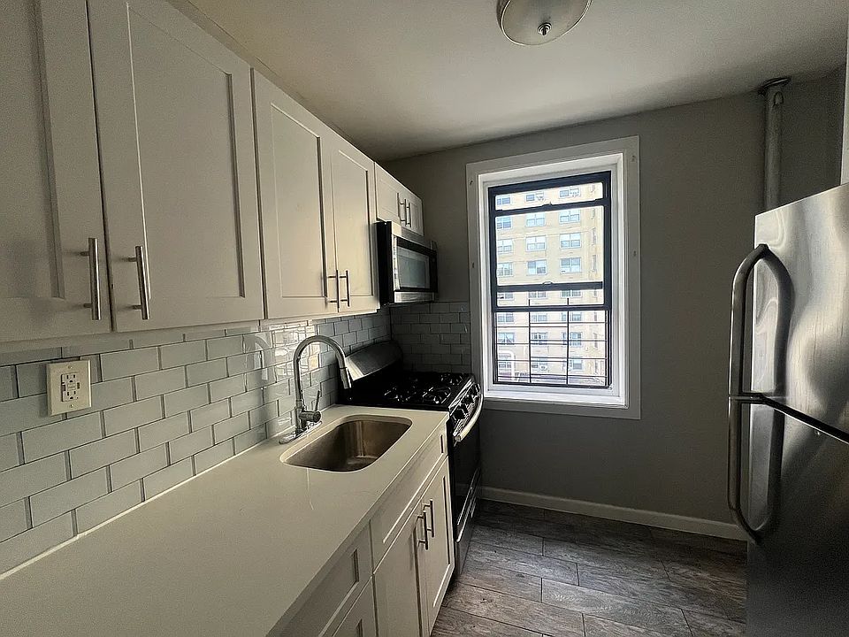 2nd image of 1125 Sheridan Ave #5R