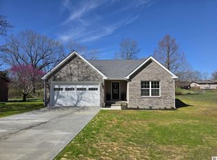 422 Maplewood Cir, Murray, KY 42071