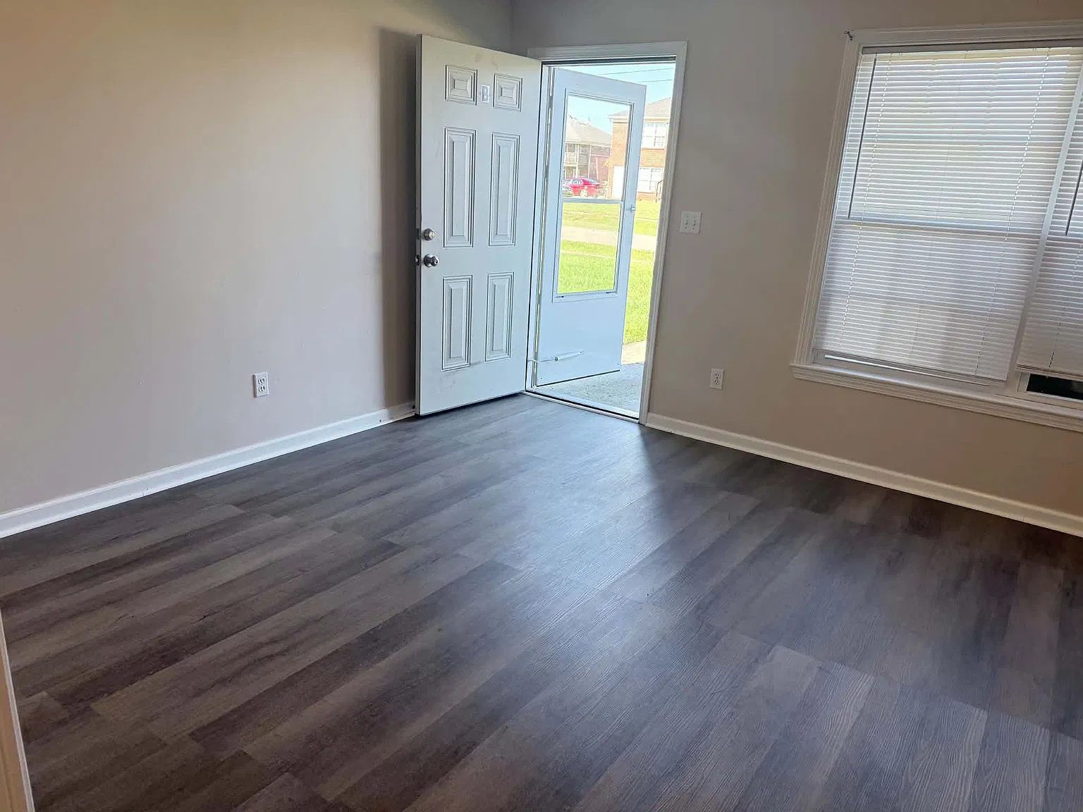 2 bed, $1,050 — Photo 4