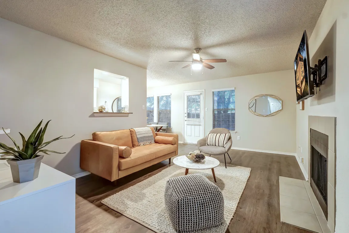 RS Living Room Photo 1