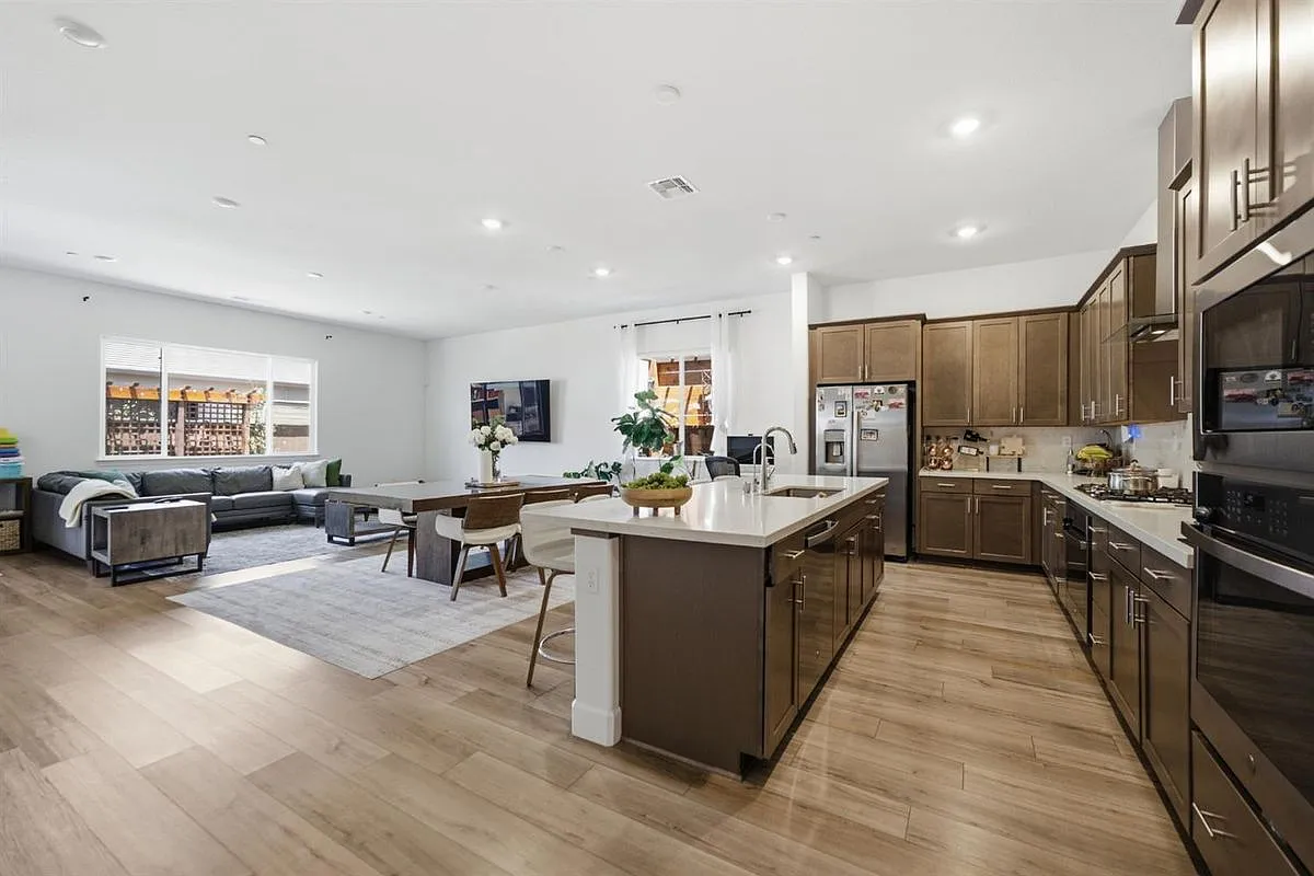 4 bed, 3.0 bath, 2282 sqft, $3,395 — Photo 3