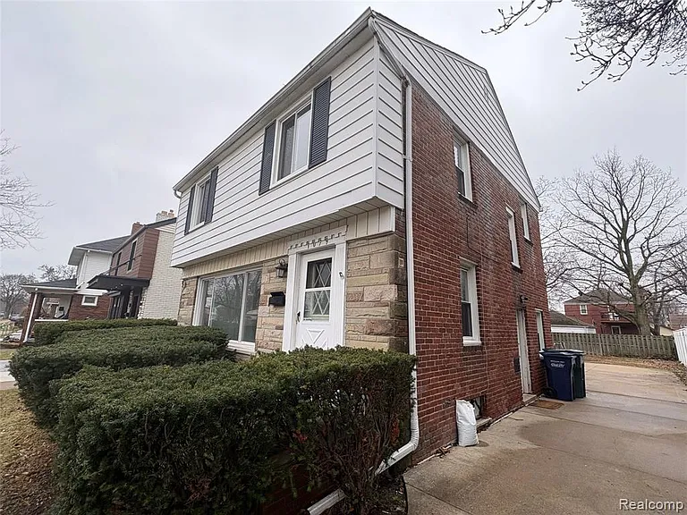 1079 Emmons Blvd — Photo 8