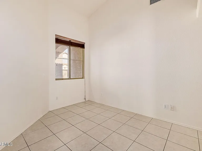2205 S Harper — Photo 17