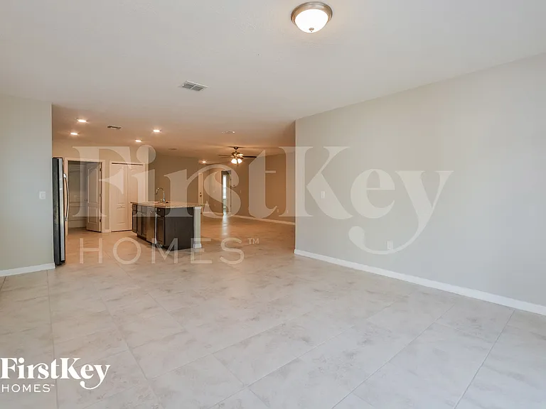 3920 Scotland St — Photo 4