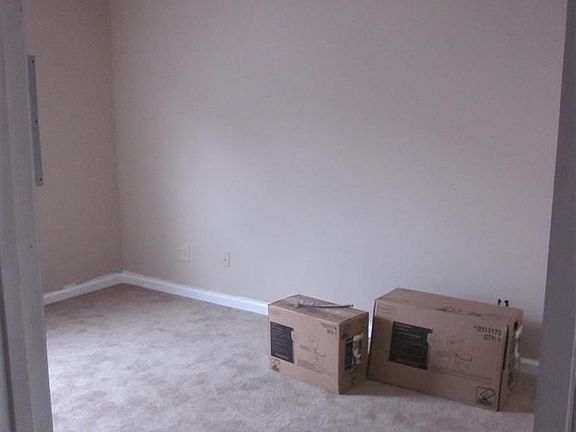 5th image of 101 Acorn Dr