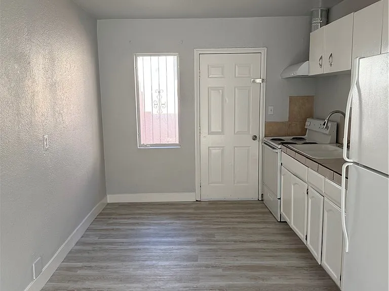 2111 Stewart Ave #B — Photo 11