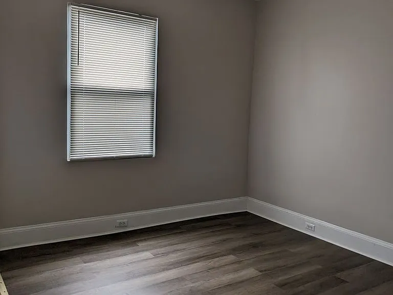 2227 Linden Ave — Photo 8