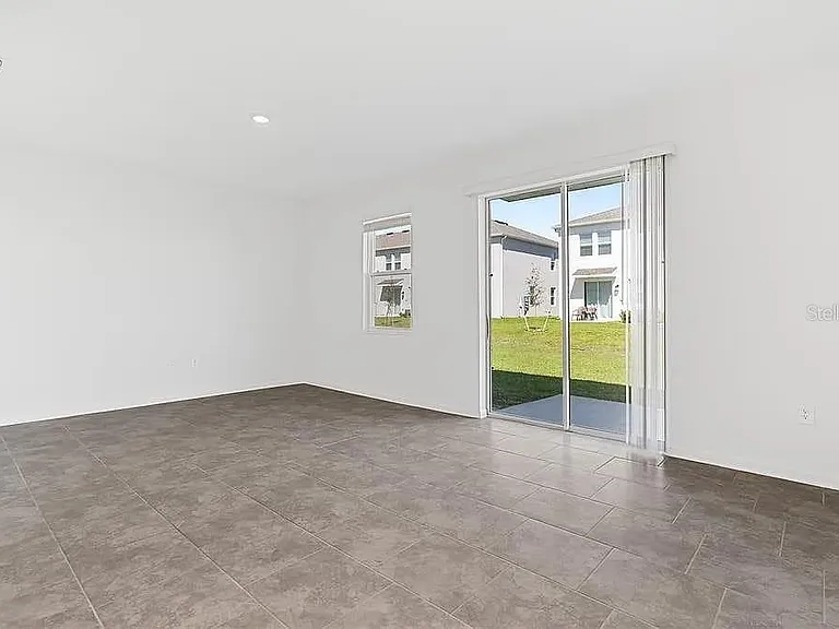 3334 Laurent Loop — Photo 14