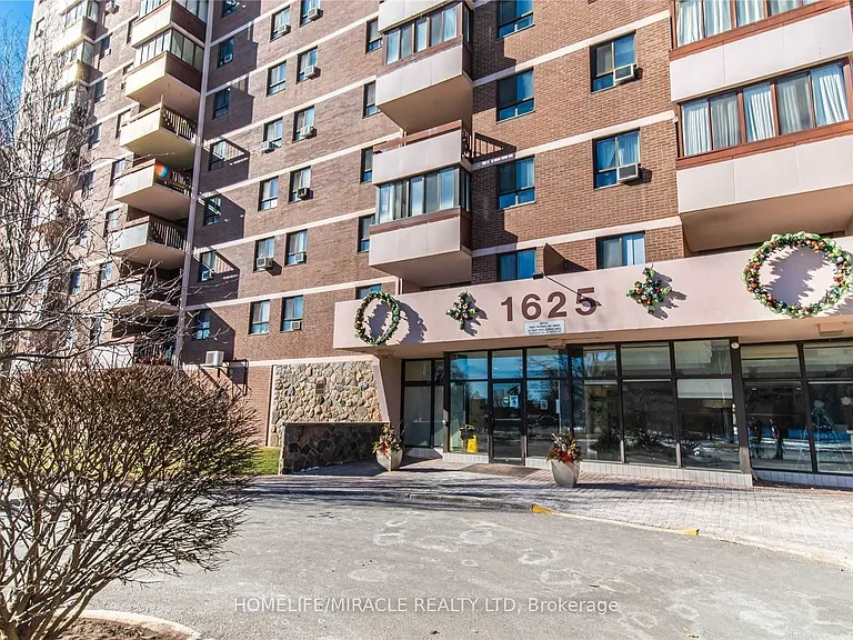 1625 Bloor St E — Photo 1