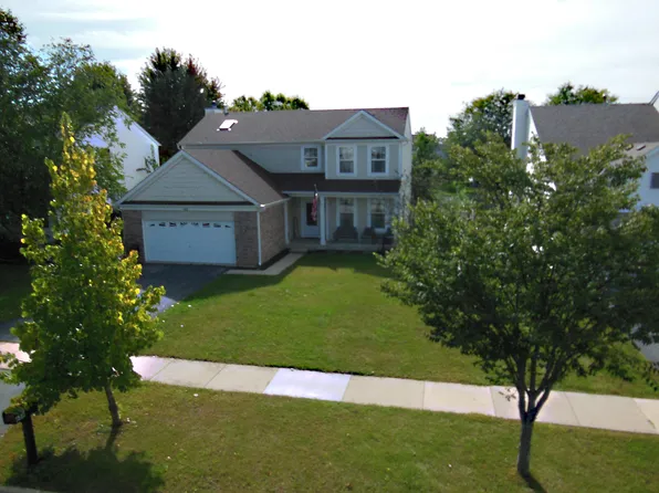 688 Stewart Ave, North Aurora, IL 60542