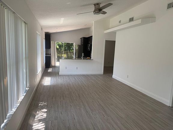 4th image of 9824 Violet Dr