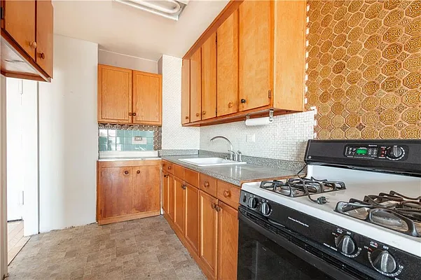 Sold by Remax Edge | media 33