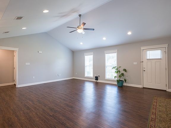 3rd image of 2823 Timbercreek Trl