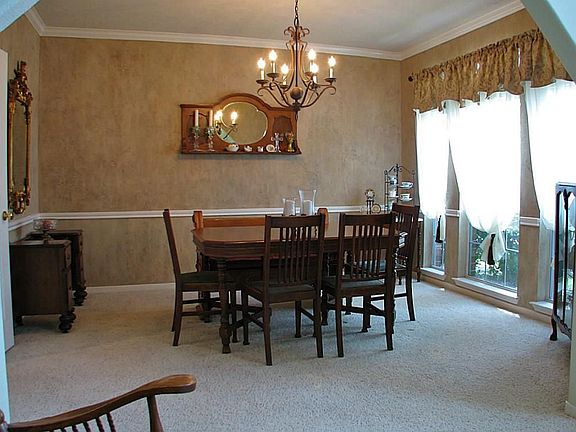 5th image of 2514 Pebble Brook Dr