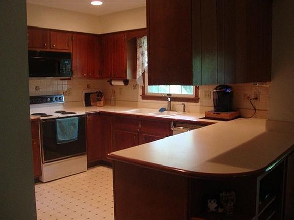 4th image of 312 Salem Ct
