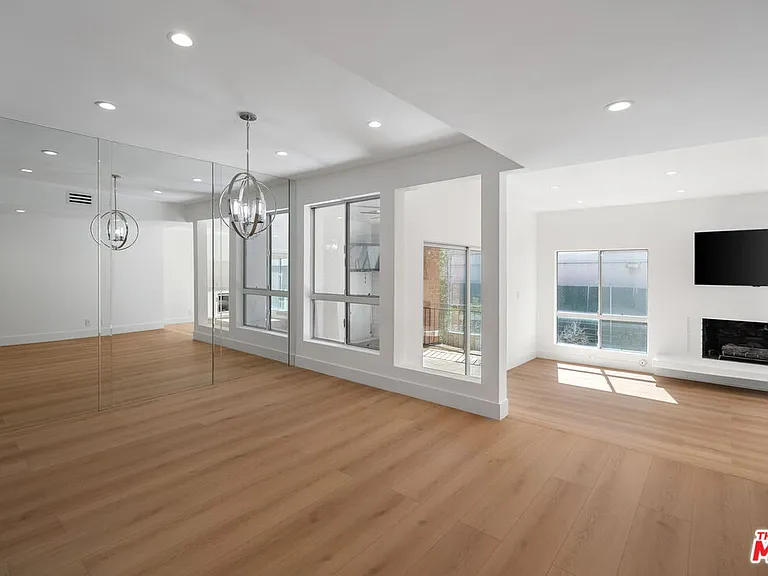 4807 Woodley Ave #309 — Photo 4