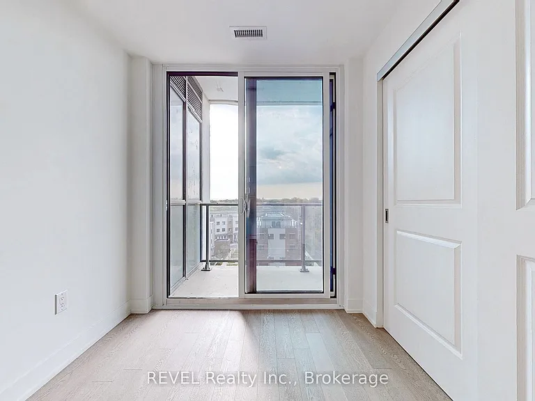 1063 Douglas McCurdy Cmn #602 — Photo 13